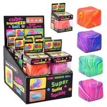 ギャラリービューアに画像を読み込み、Swirl Cube Squishy Toy / 渦巻きキューブスクイーズトイ