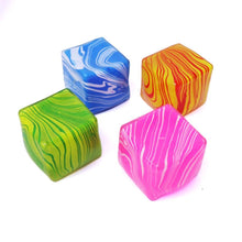 ギャラリービューアに画像を読み込み、Marble Cube Squeeze / キューブマーブルスクイーズ