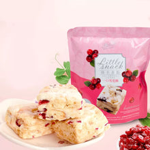 Load image into Gallery viewer, Yuki & Love Snowflake Cake