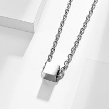 ギャラリービューアに画像を読み込み、Minimalist Small Square Titanium Steel Necklace / ミニマリスト スモールスクエア チタンスチール ネックレス
