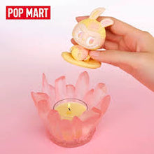 ギャラリービューアに画像を読み込み、Big Into Energy Scented Candle / ビッグイントゥエナジー 香り付きキャンドル
