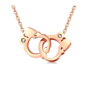 Creative inlaid rhinestone rose gold stainless steel handcuffs pendant/necklace　ハンドカフモチーフのネックレス