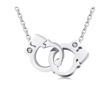 ギャラリービューアに画像を読み込み、Creative inlaid rhinestone rose gold stainless steel handcuffs pendant/necklace　ハンドカフモチーフのネックレス
